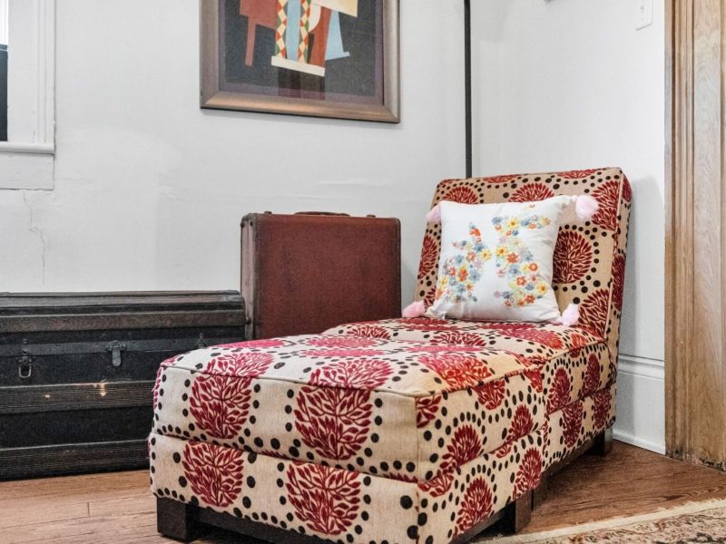 Charming accent chair with vintage pattern