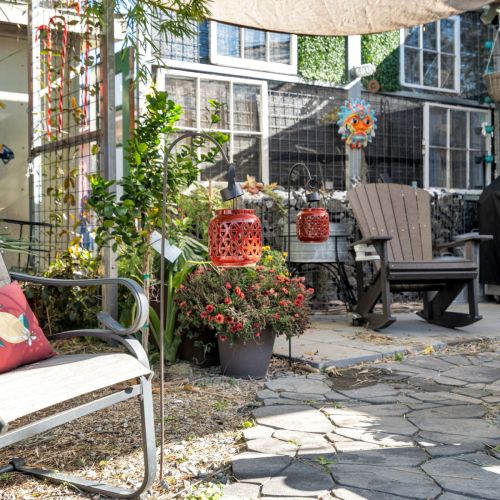 Lush courtyard tucked away from the city